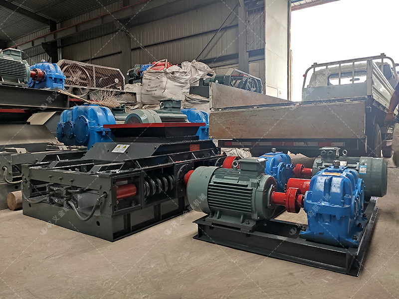 2PGC900X900大型雙齒輥破碎機發(fā)往內蒙古赤峰破碎煤