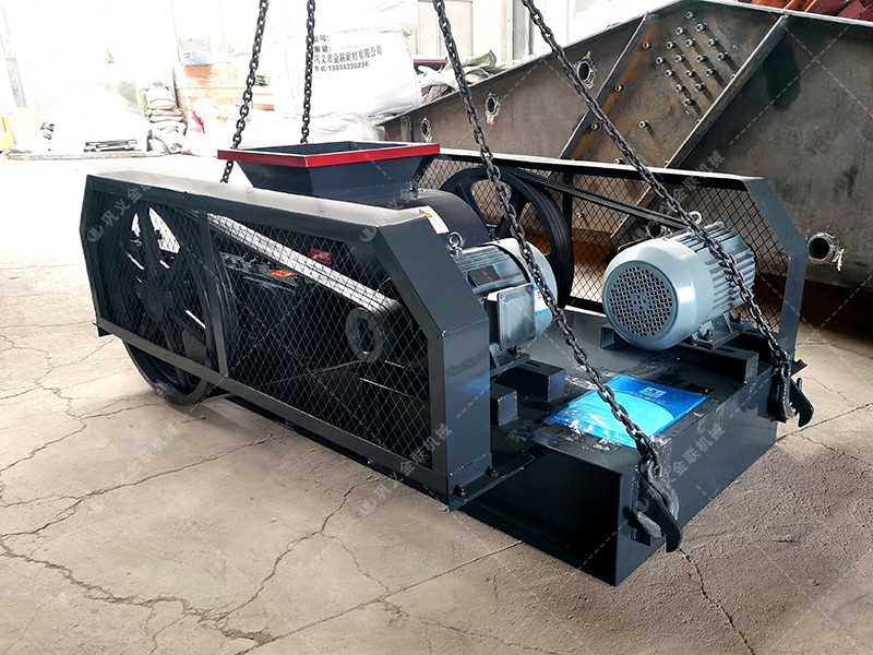 2PG400X400小型對(duì)輥破碎機(jī)發(fā)往山東鄹平破碎焦炭