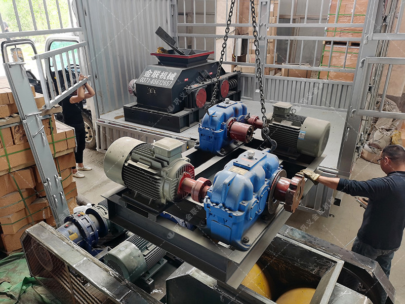 2PG800*600對輥破碎機發(fā)往重慶_破碎鵝卵石