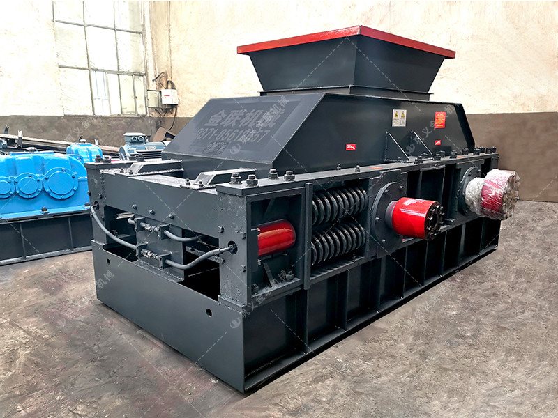 2PG1200*800連軸式對輥破碎機(jī)發(fā)貨現(xiàn)場圖_發(fā)往四川_鵝卵石制砂