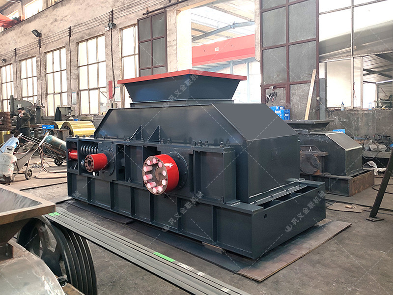 1208型直連式半自動對輥制砂機(jī)發(fā)貨