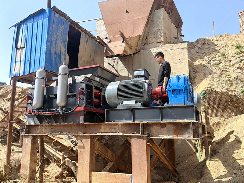 青石制砂難題多？對(duì)輥破碎機(jī)如何輕松應(yīng)對(duì)？