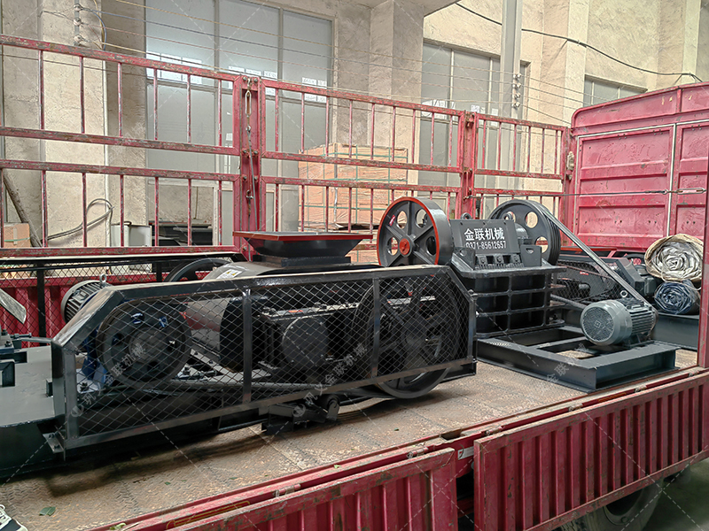 大塊煤矸石直接喂料會(huì)損壞設(shè)備？狼牙齒輥為何敢承諾'來(lái)者不拒'？